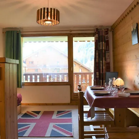 Pour 4 A Meribel, Pres Des Pistes, Balcon, Casier A Ski, Animaux Non Acceptes - Fr-1-180-6 Apartment *
